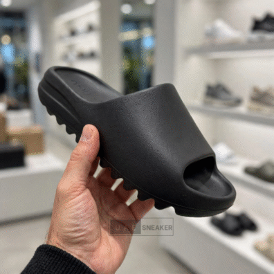 Yeezy Slide Onvx