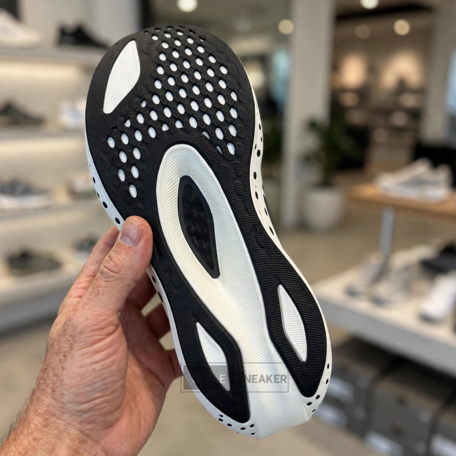 ASICS Magic Speed 4 White Black - Image 2
