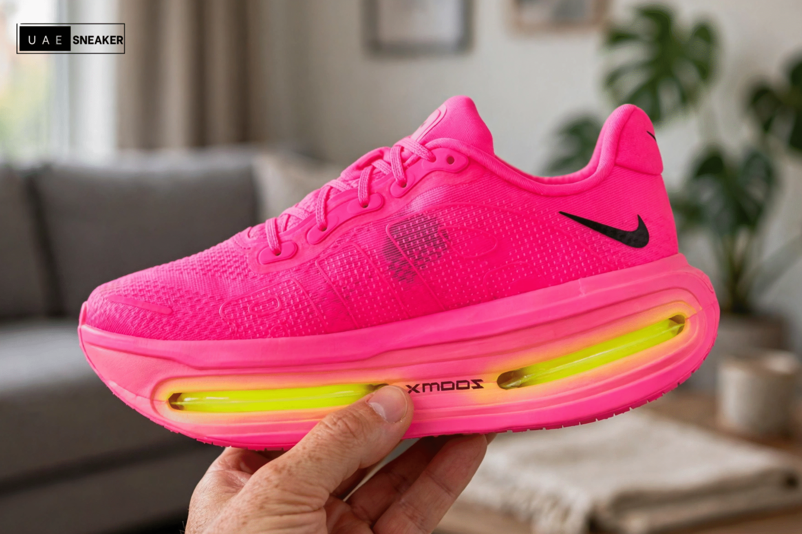 Nike Vomero Premium Hyper Pink - Image 2