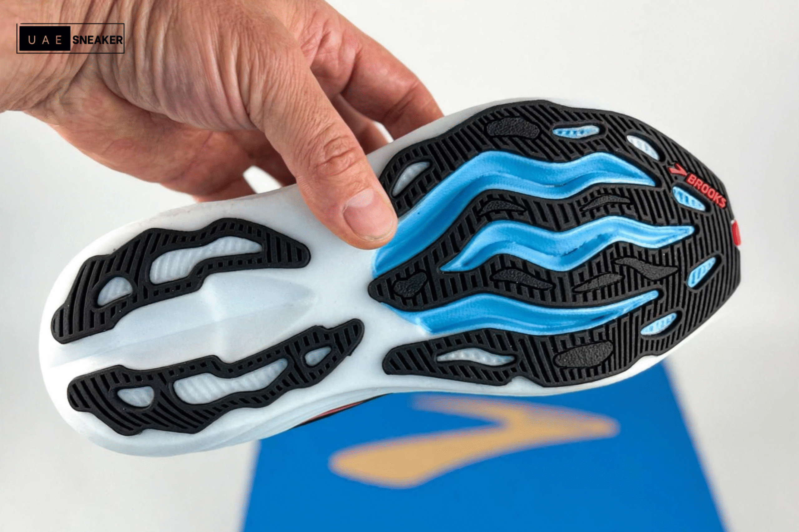 Brooks Glycerin Max Ebony - Image 3
