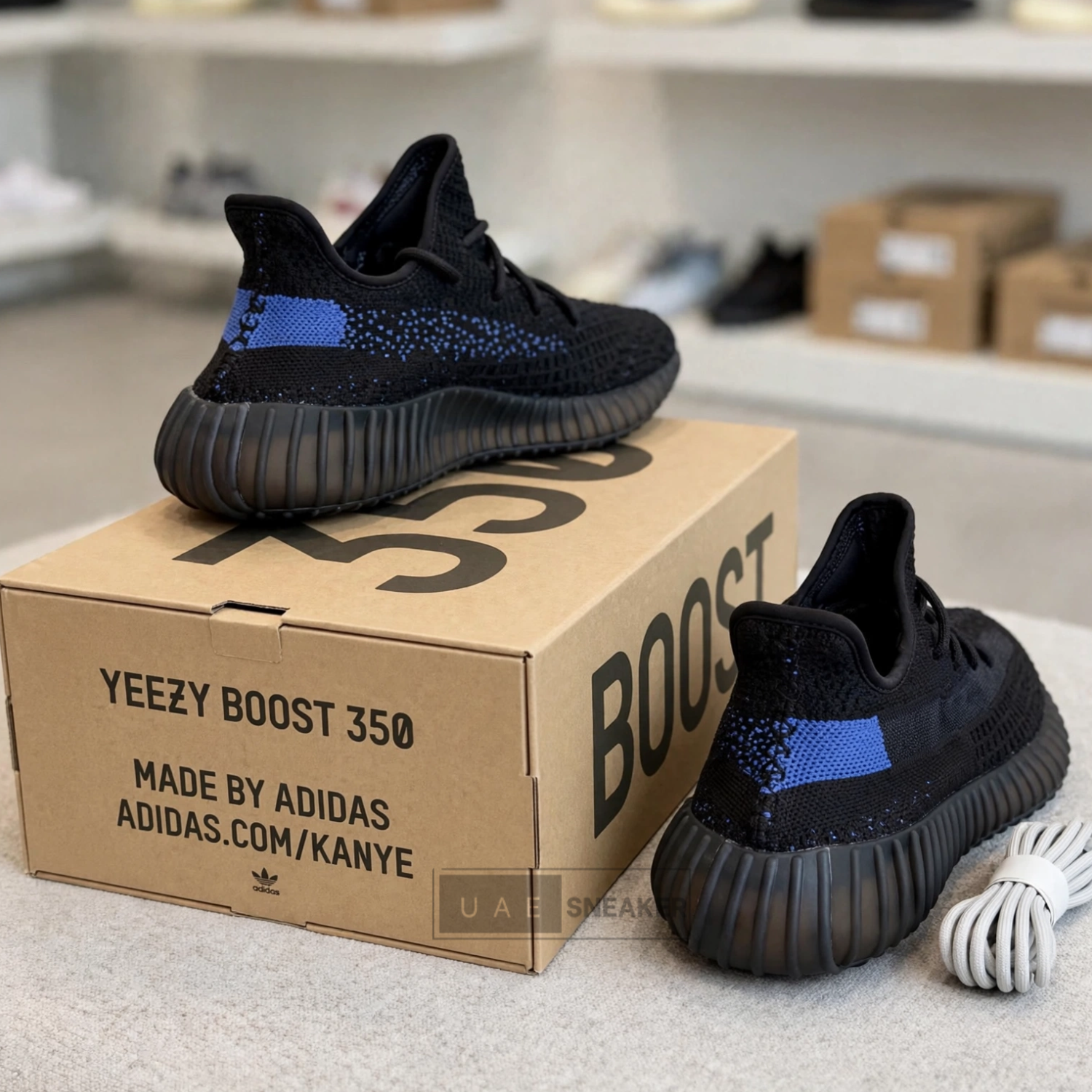 Adidas Yeezy Boost 350 V2 dazzling Blue - Image 3