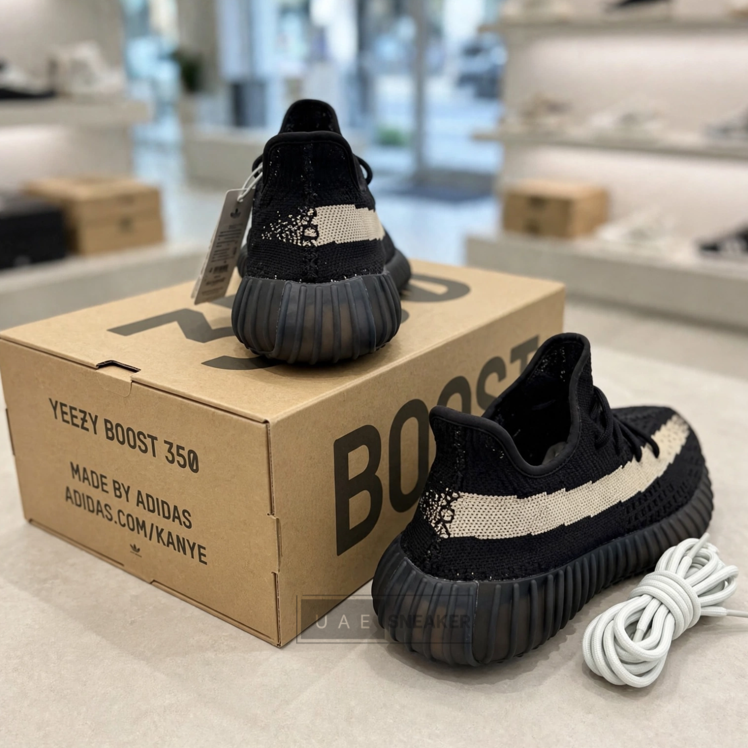 Adidas Yeezy Boost 350 V2 Oreo - Image 3