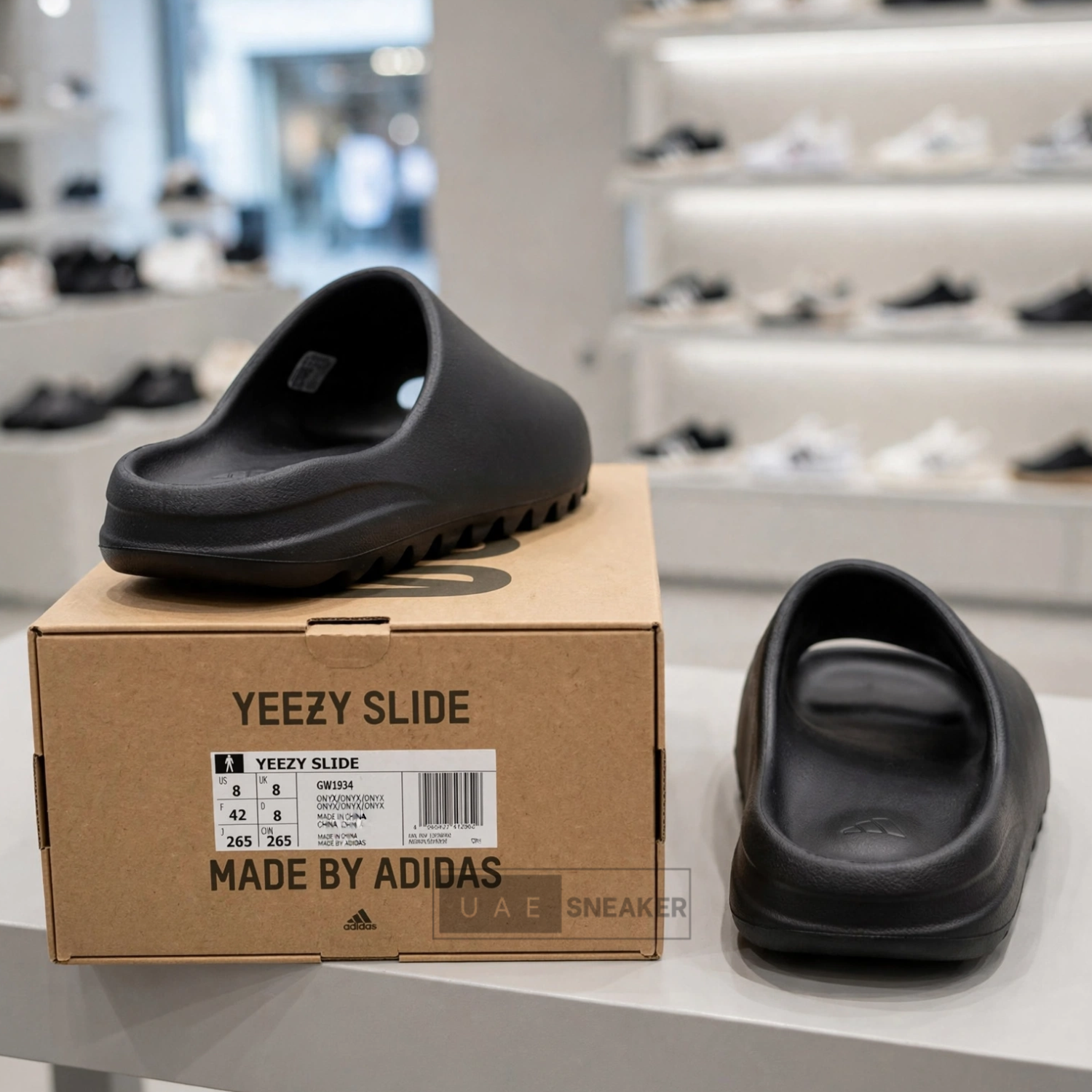 Yeezy Slide Onvx - Image 3