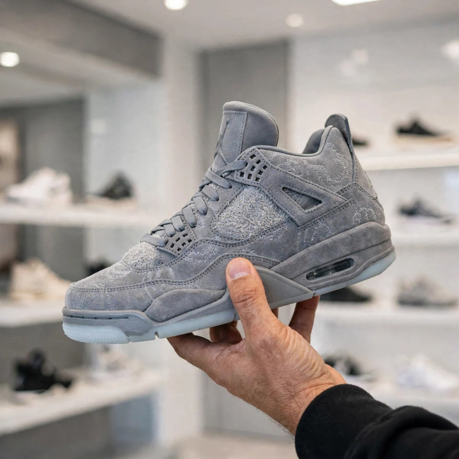 Air jordan 4 Retro X Kaws Sneaker Grey